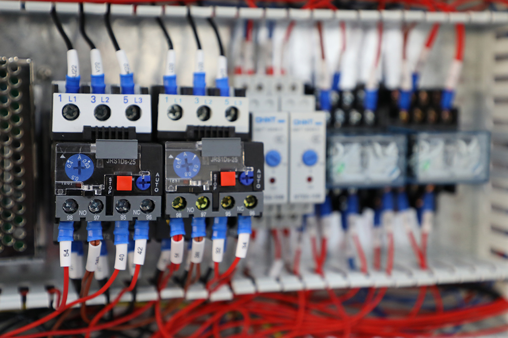 常規(guī)塑殼斷路器具備哪些基本配置和功能？